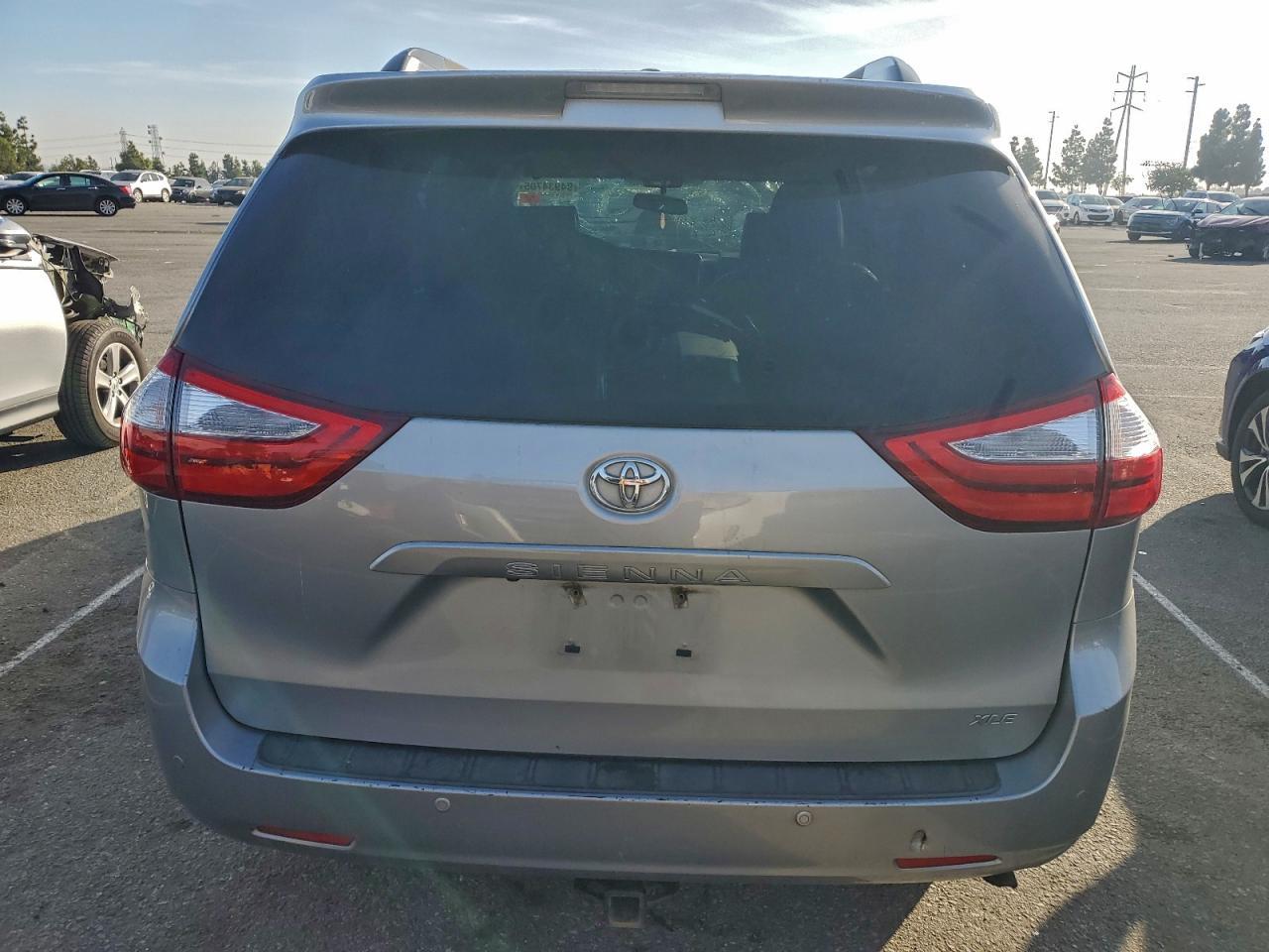2015 TOYOTA SIENNA