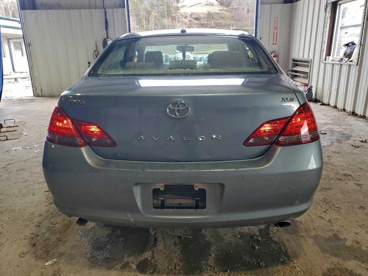 2010 TOYOTA Avalon