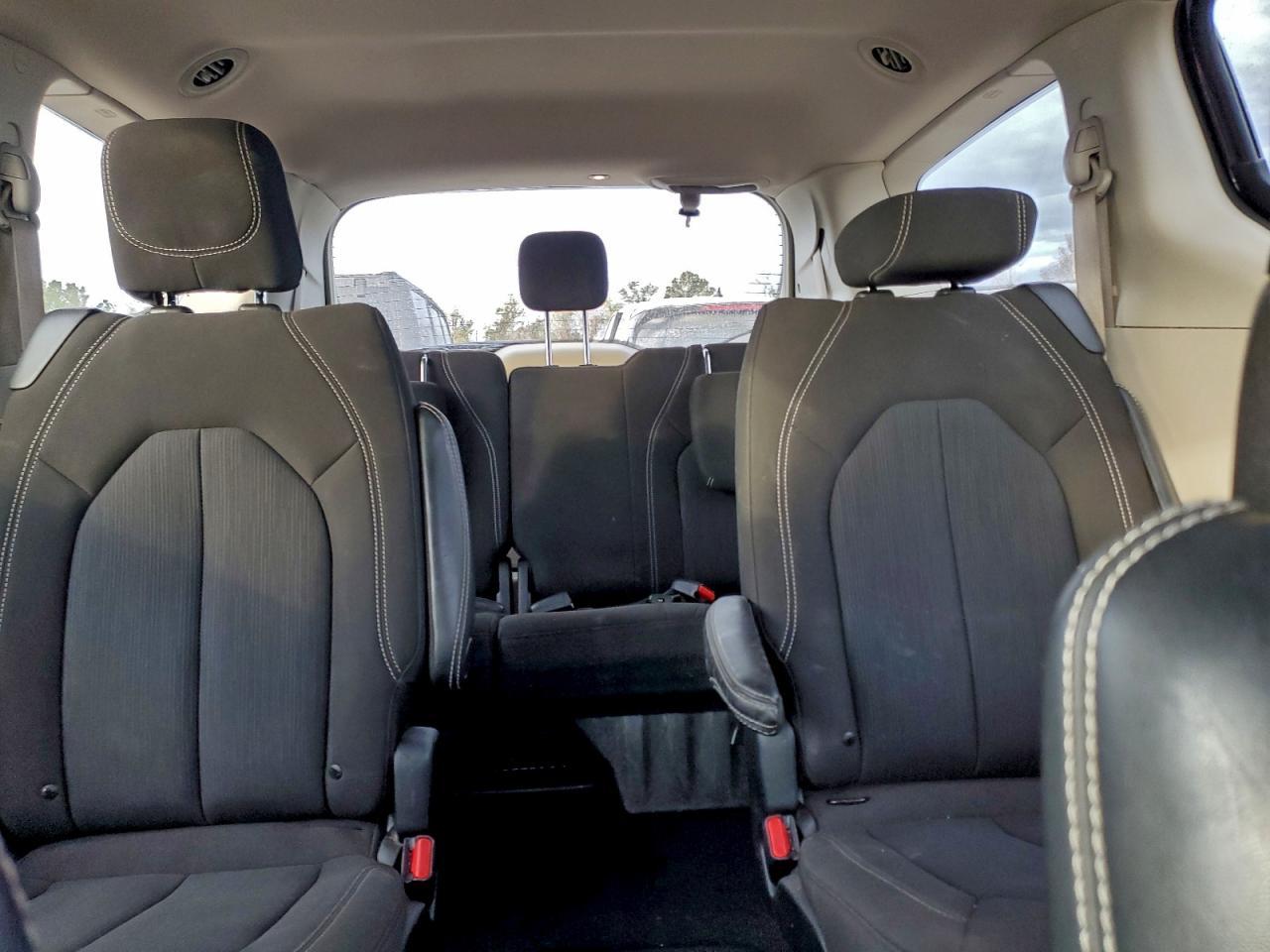 2023 CHRYSLER Voyager