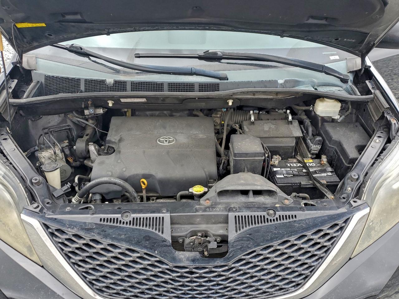2012 TOYOTA SIENNA