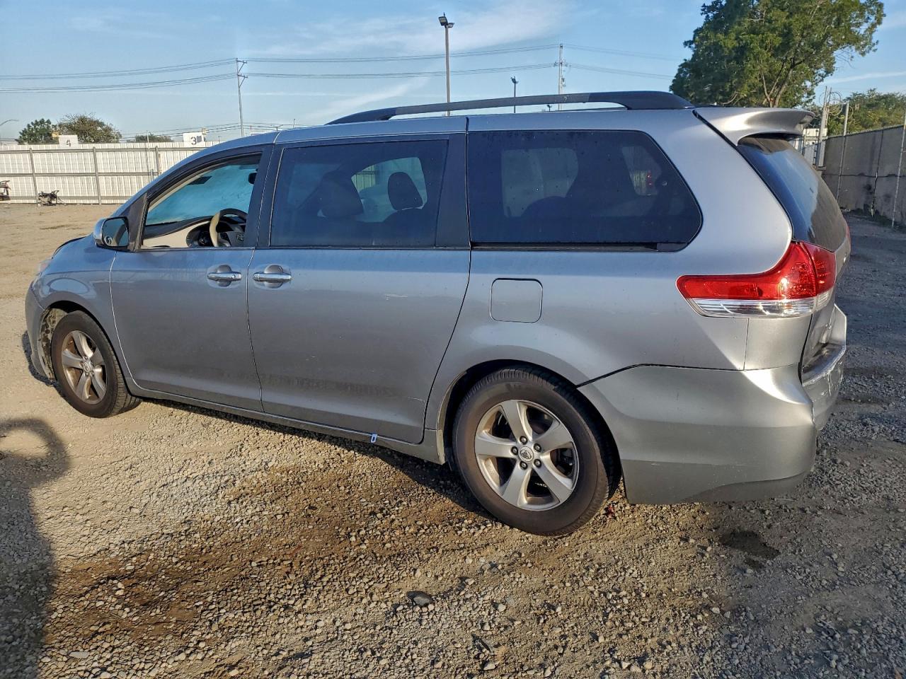 2011 TOYOTA SIENNA