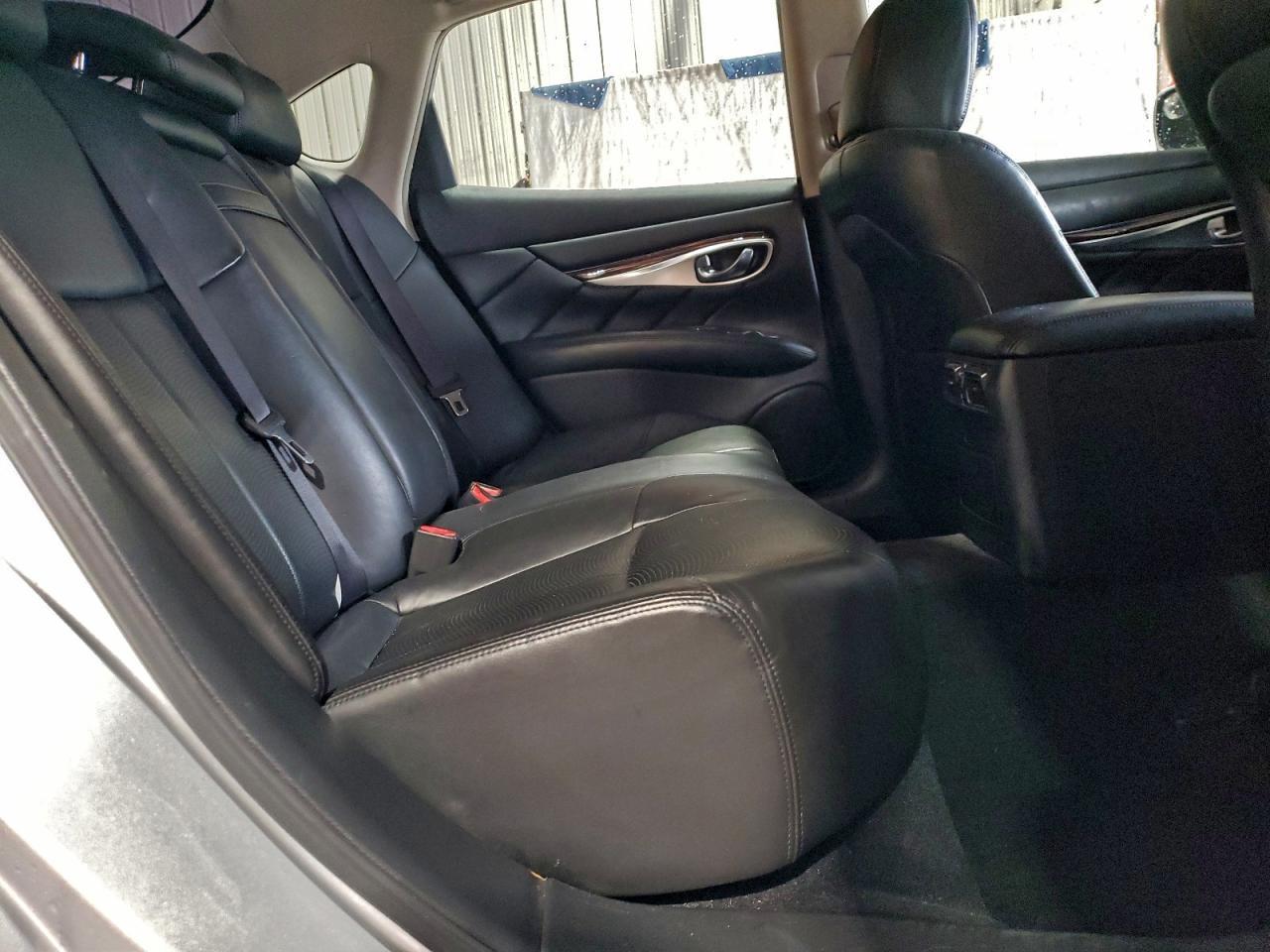 2012 INFINITI M37