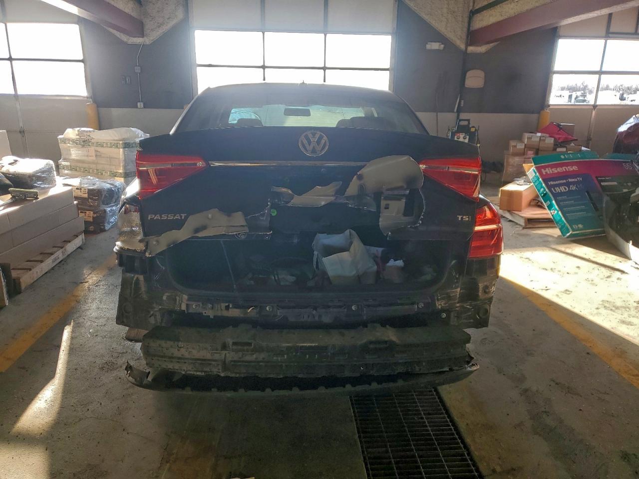 2016 VOLKSWAGEN Passat