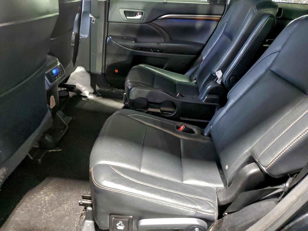 2016 TOYOTA HIGHLANDER