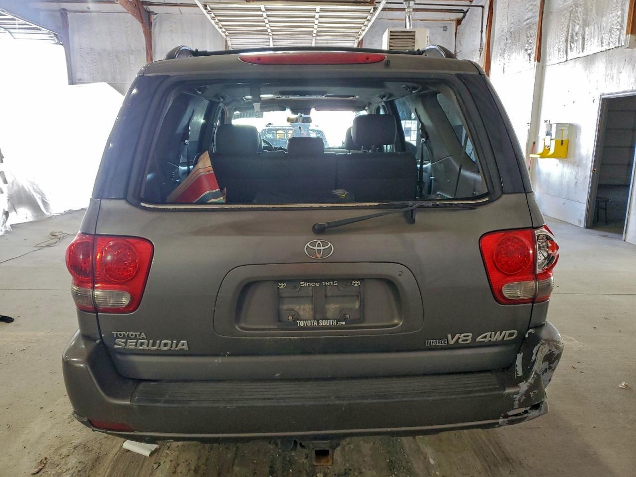 2005 TOYOTA Sequoia