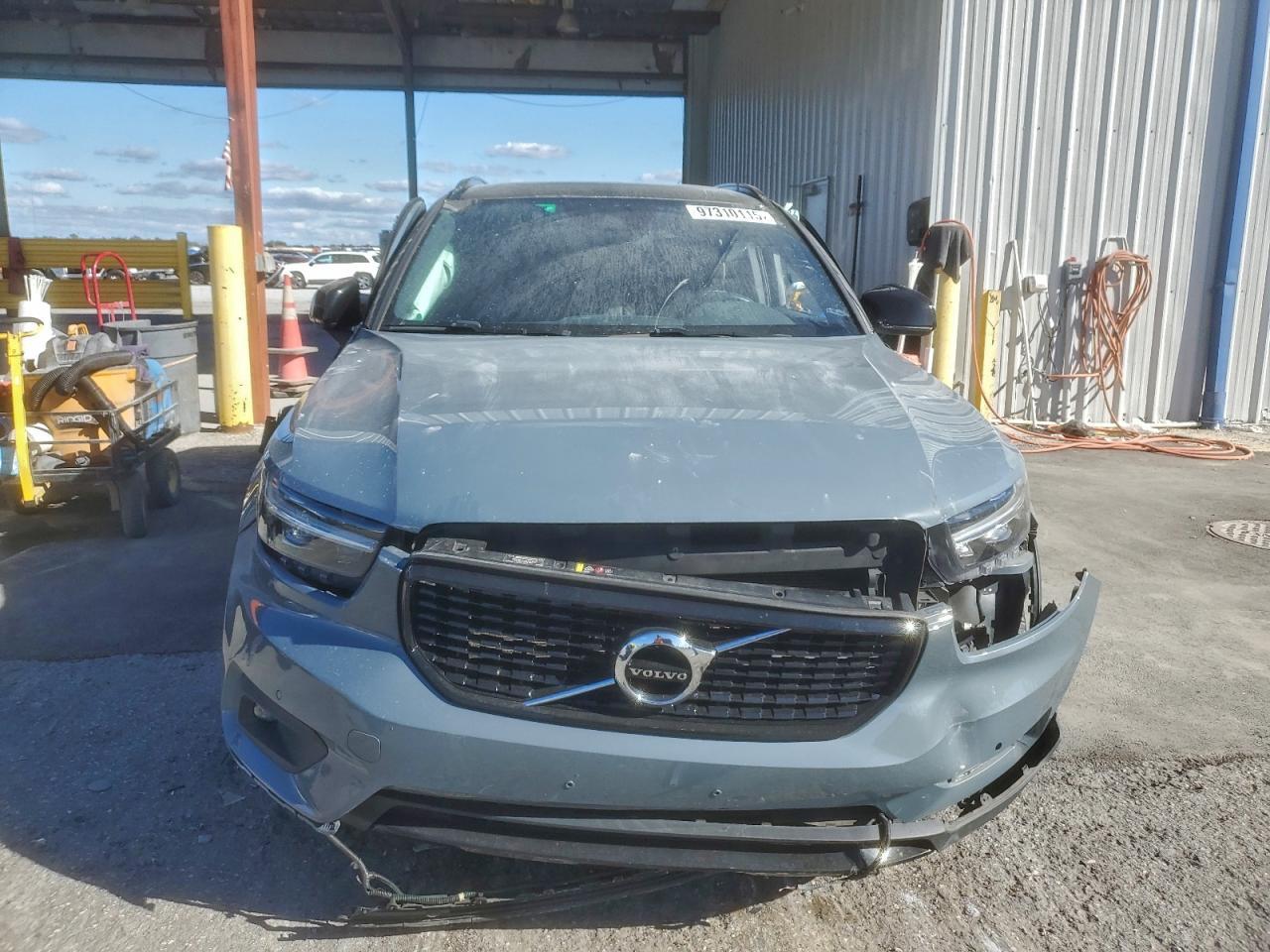 2020 VOLVO XC40