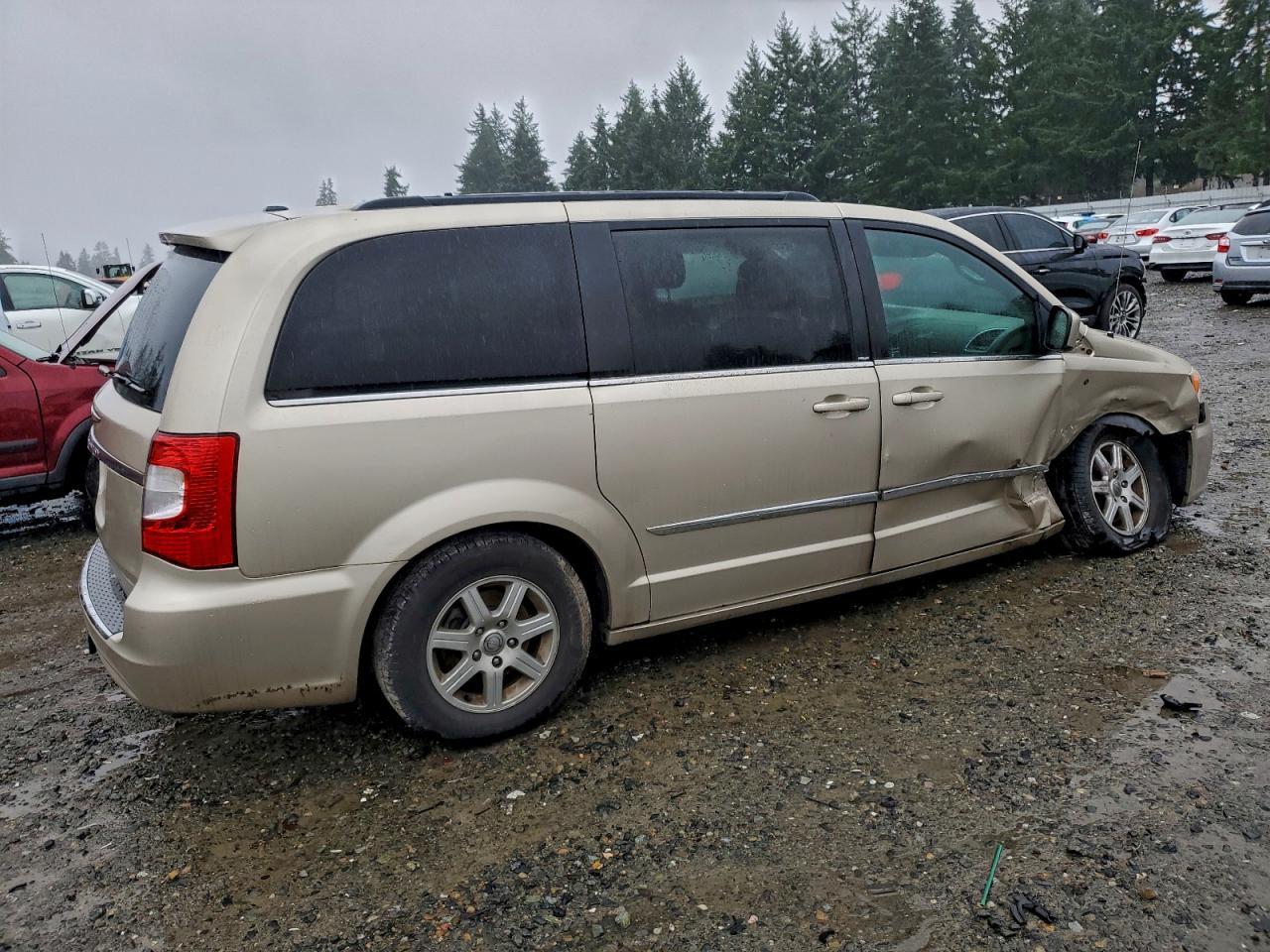 2012 CHRYSLER Town & Country