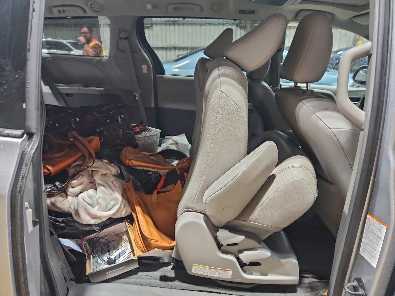 2016 TOYOTA SIENNA