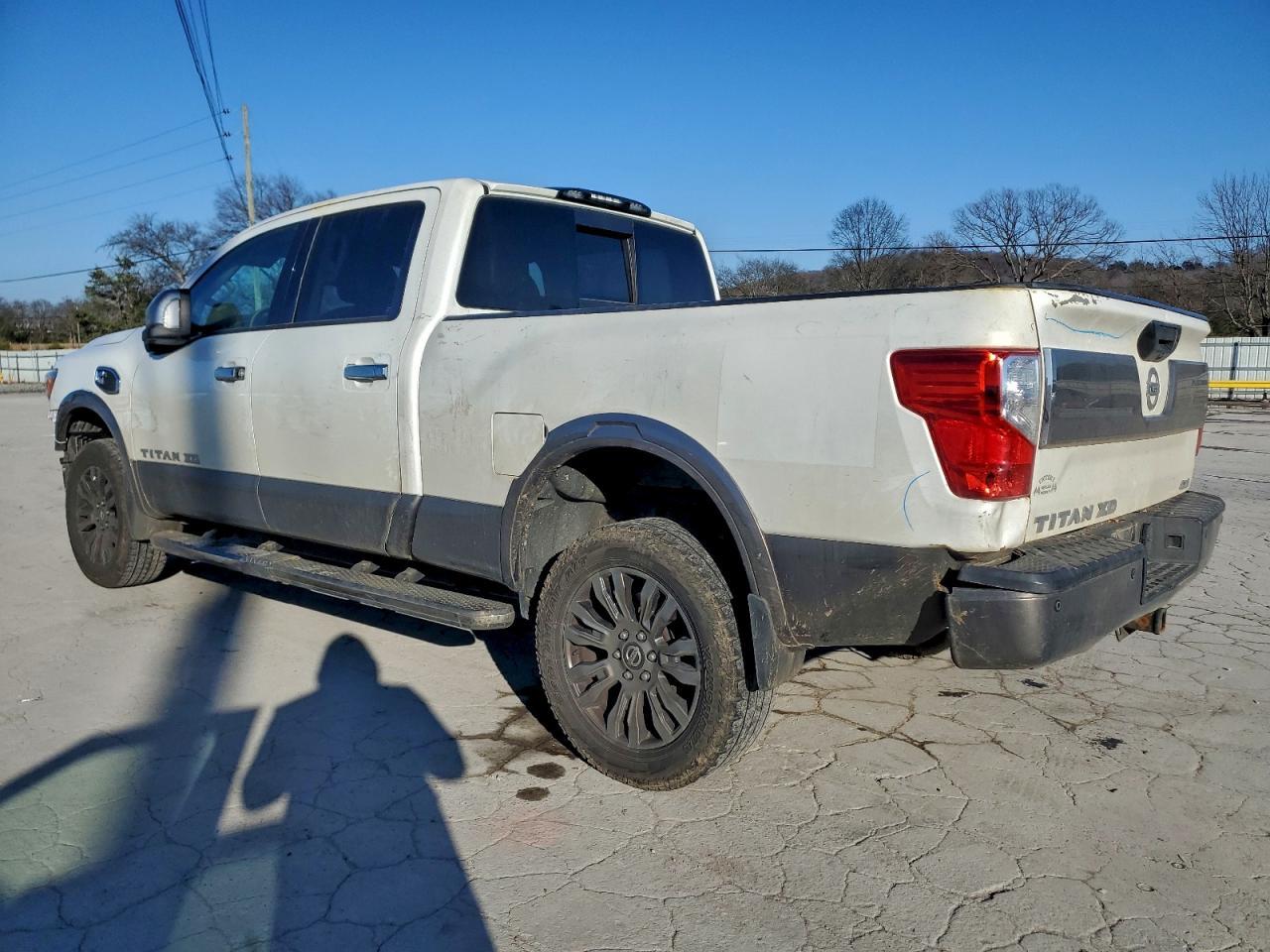 2016 NISSAN Titan