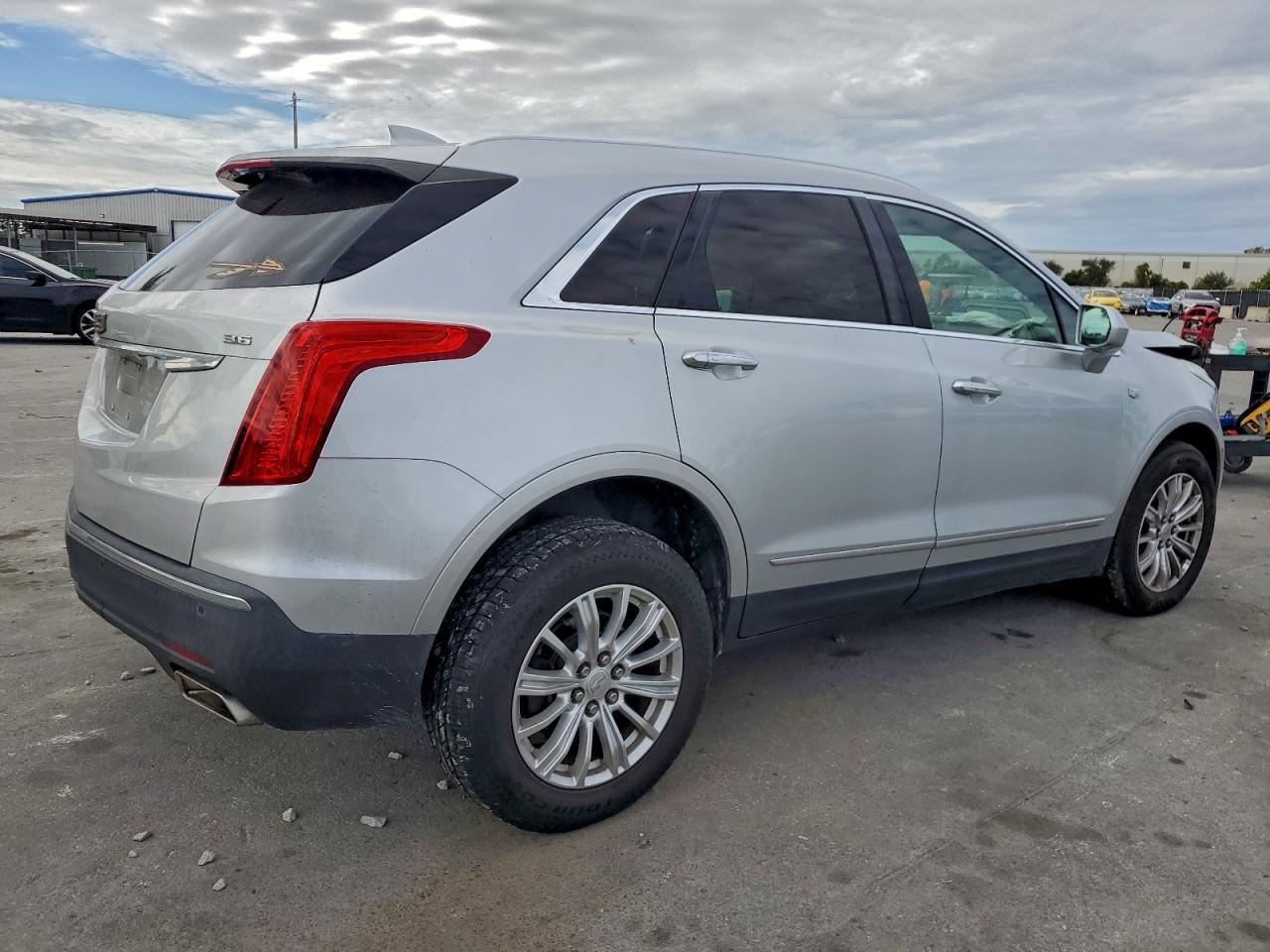 2017 CADILLAC XT5