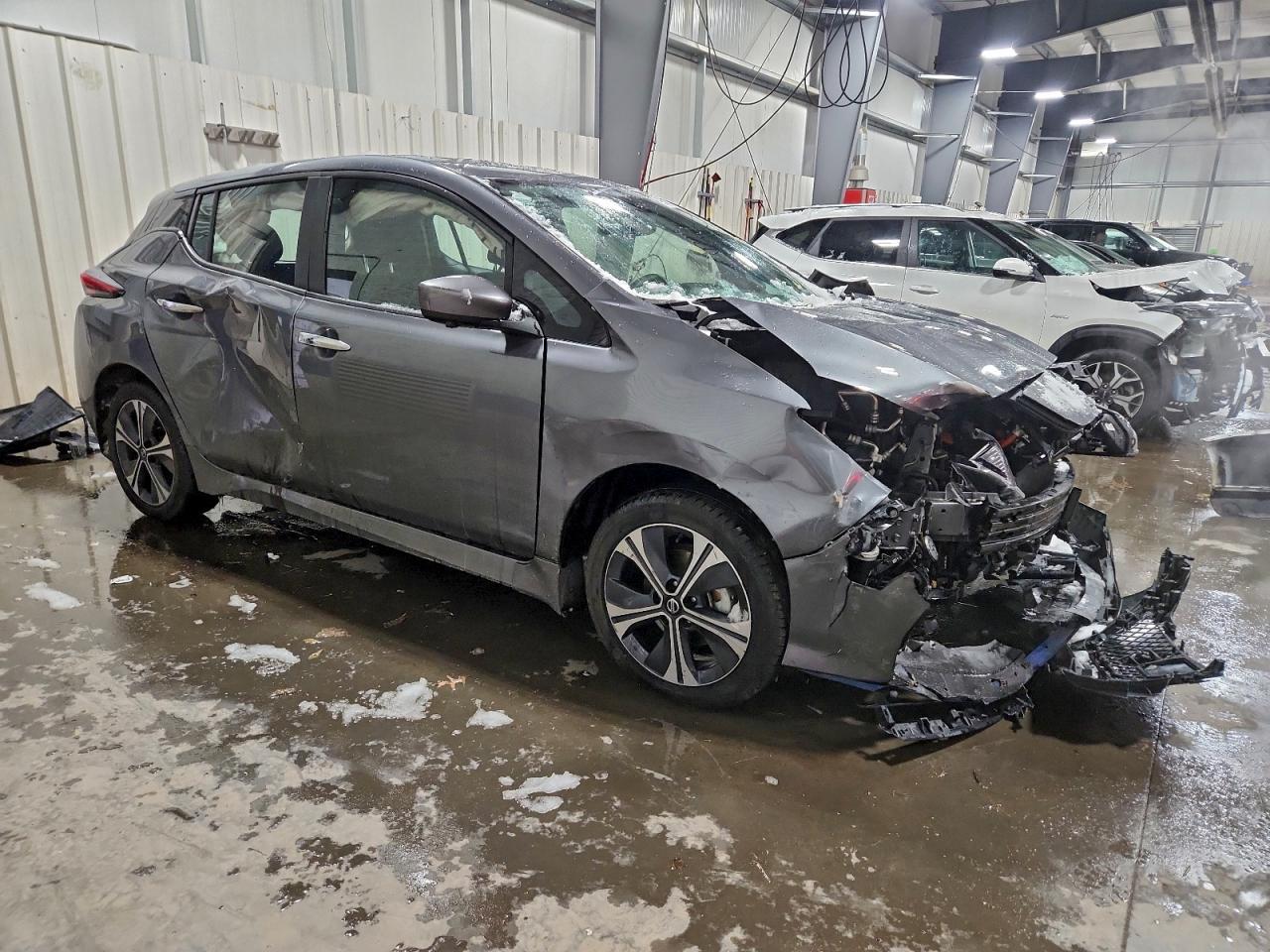 2022 NISSAN LEAF