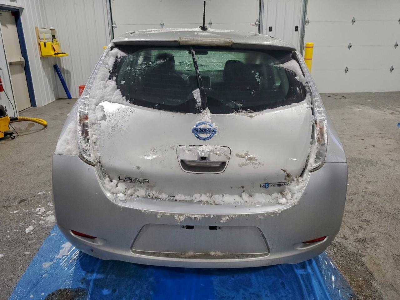 2015 NISSAN LEAF
