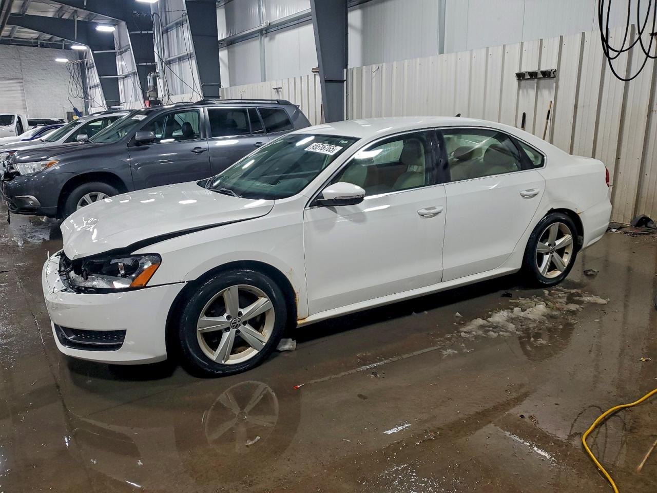 2012 VOLKSWAGEN Passat