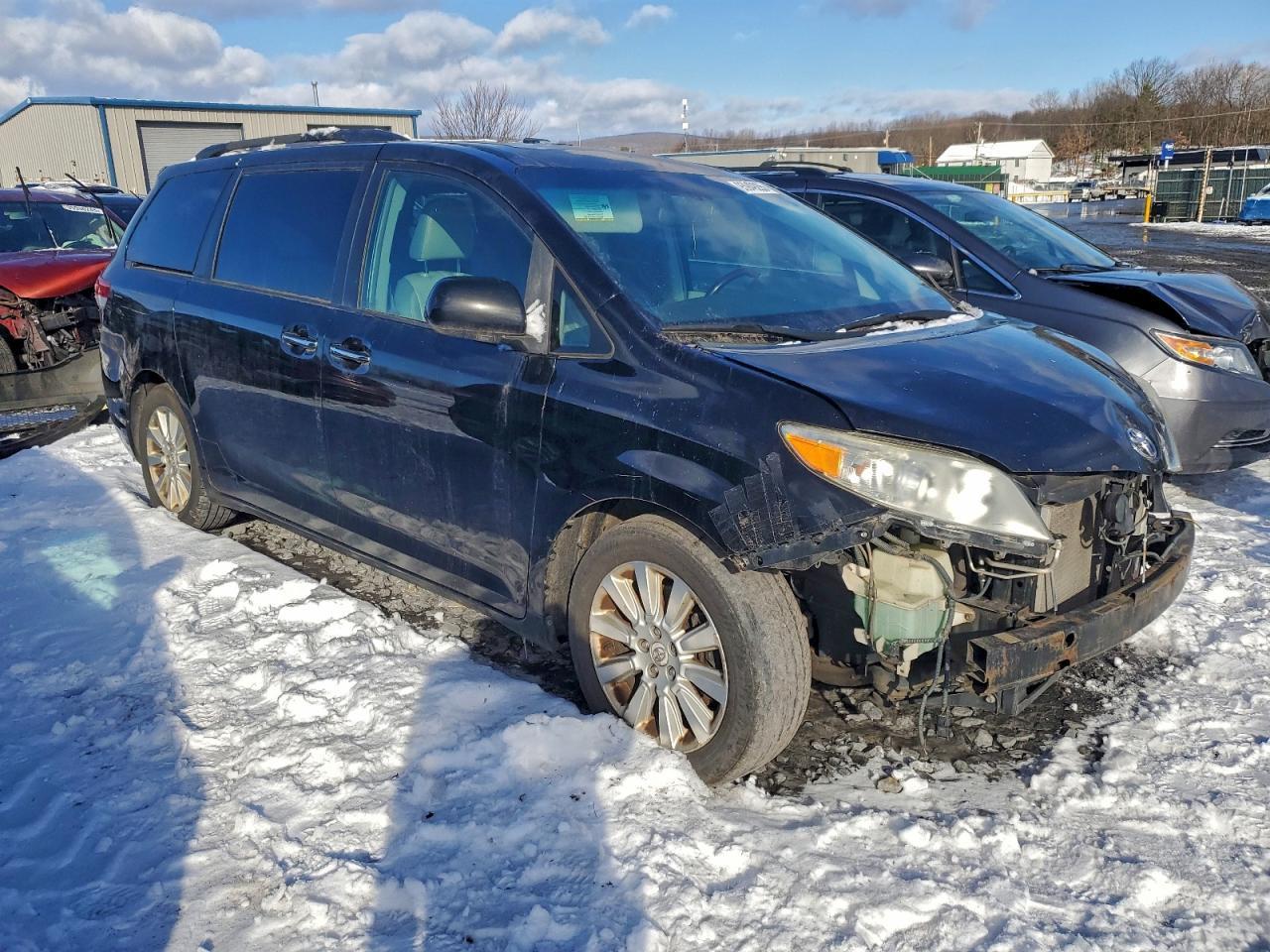 2012 TOYOTA SIENNA