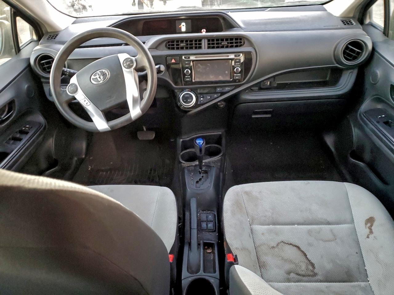 2017 TOYOTA Prius c