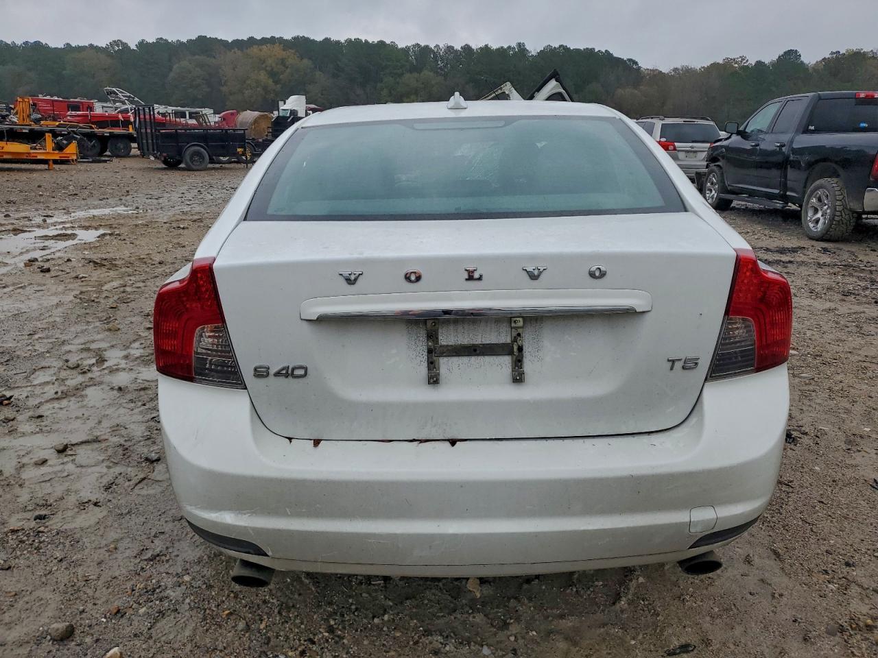 2011 VOLVO S40