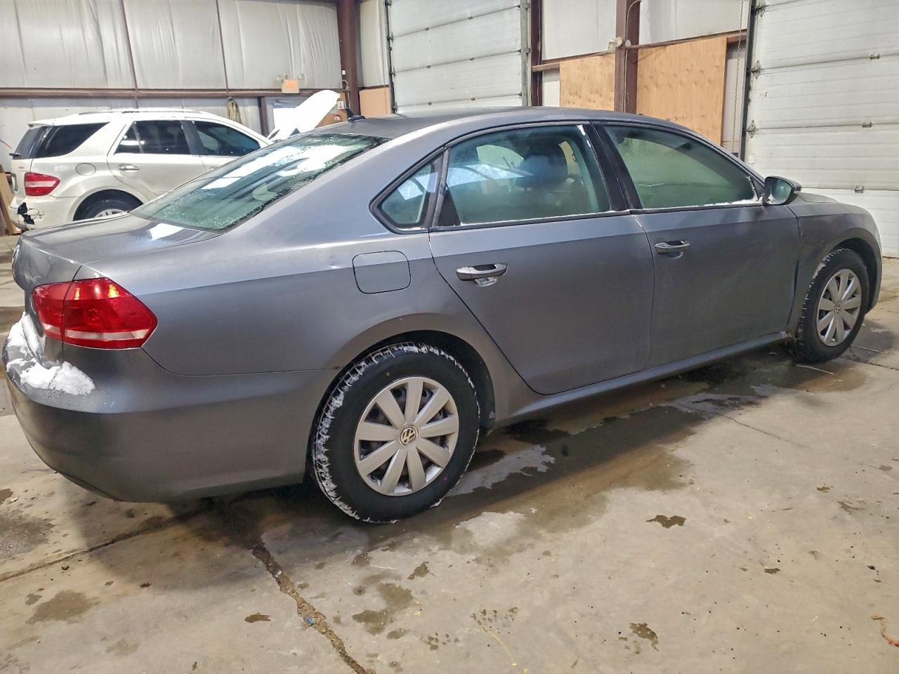 2012 VOLKSWAGEN Passat
