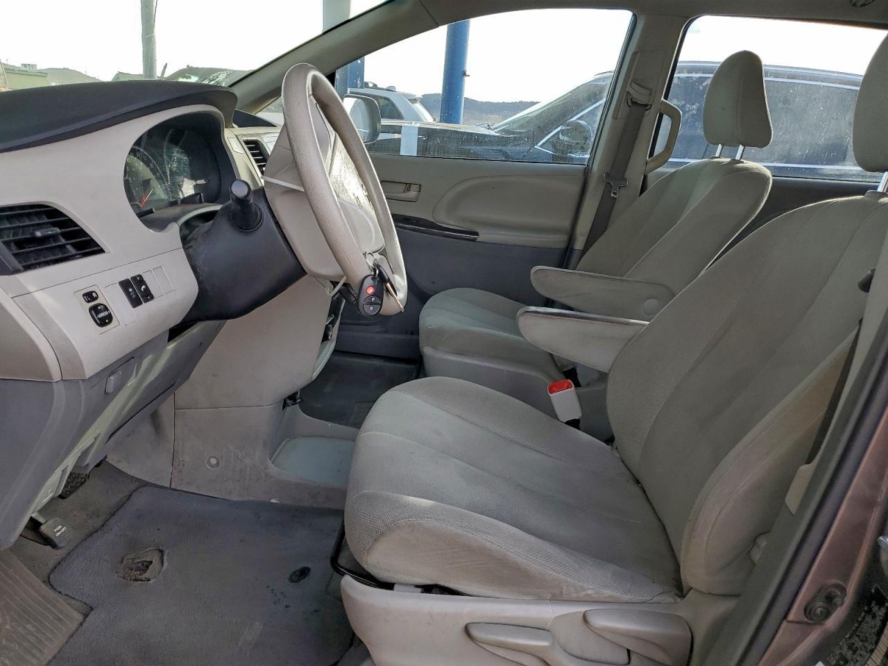 2013 TOYOTA SIENNA