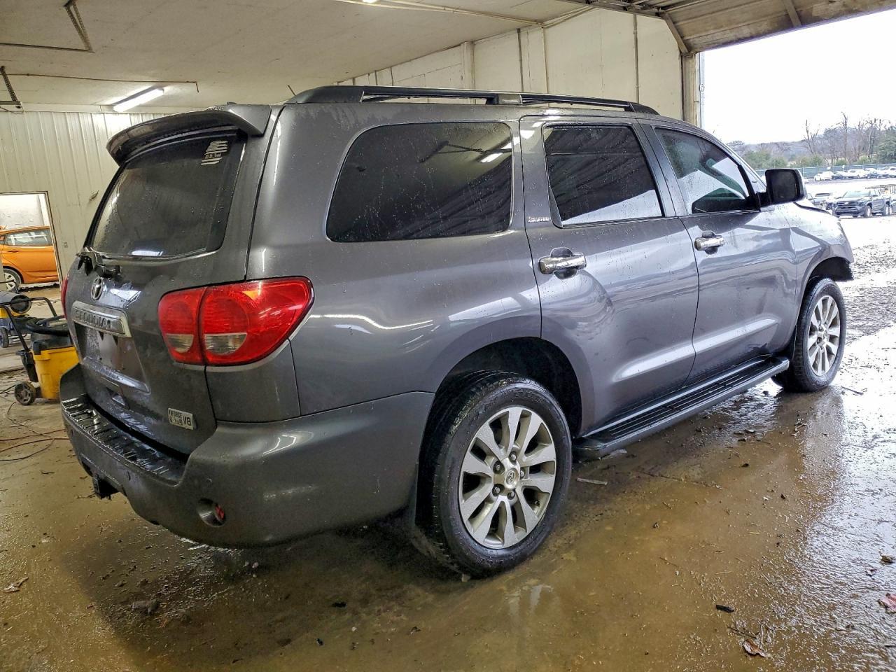 2014 TOYOTA Sequoia