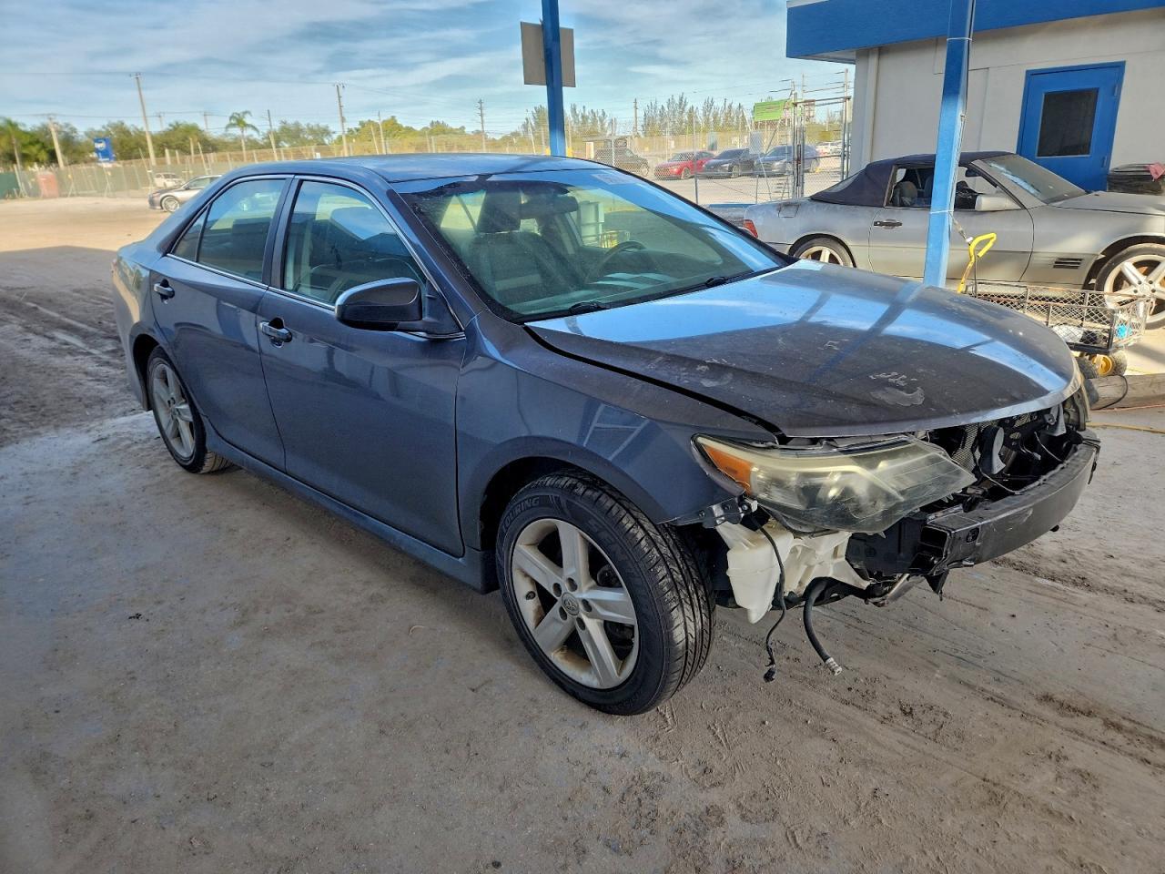 2014 TOYOTA CAMRY
