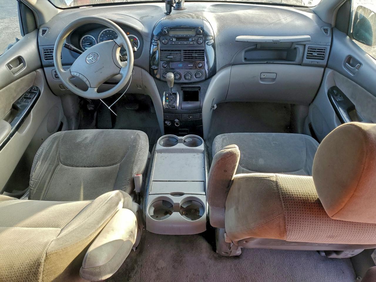 2004 TOYOTA SIENNA