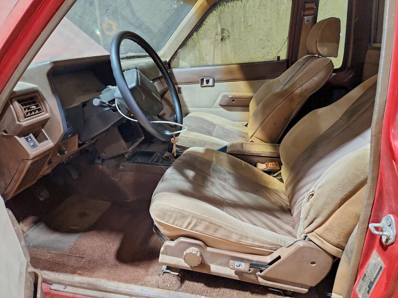 1984 TOYOTA Pickup