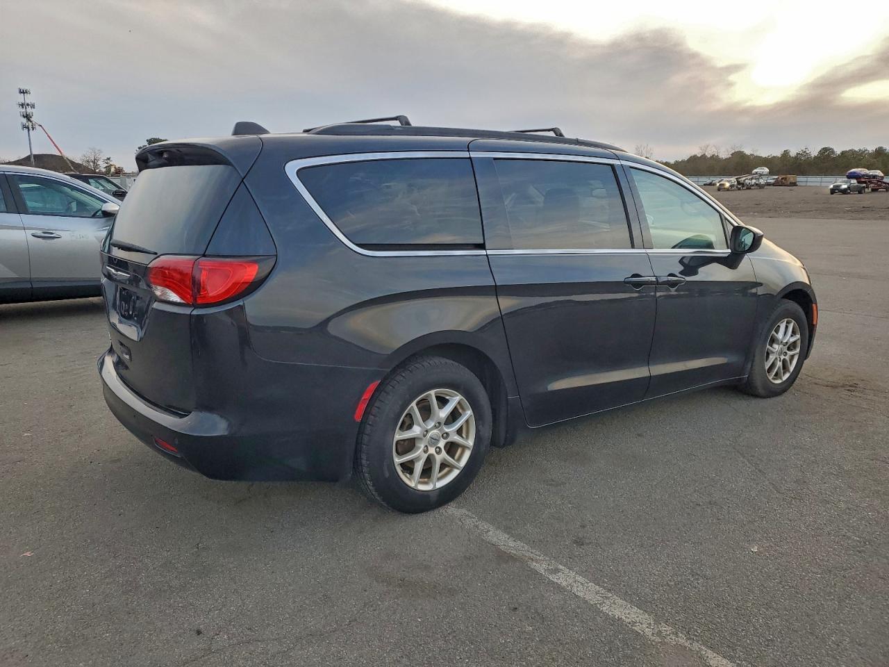 2021 CHRYSLER Voyager