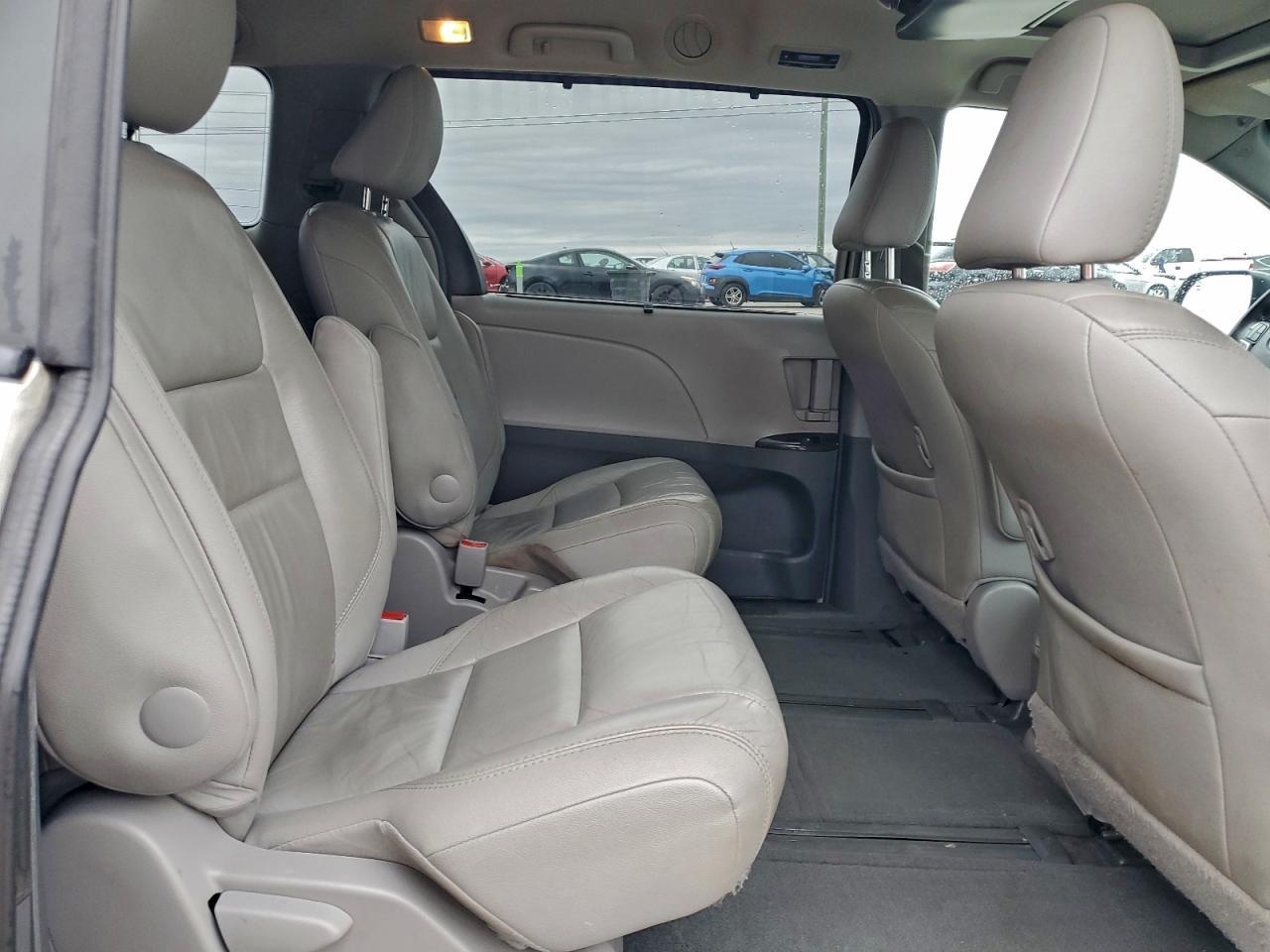 2016 TOYOTA SIENNA