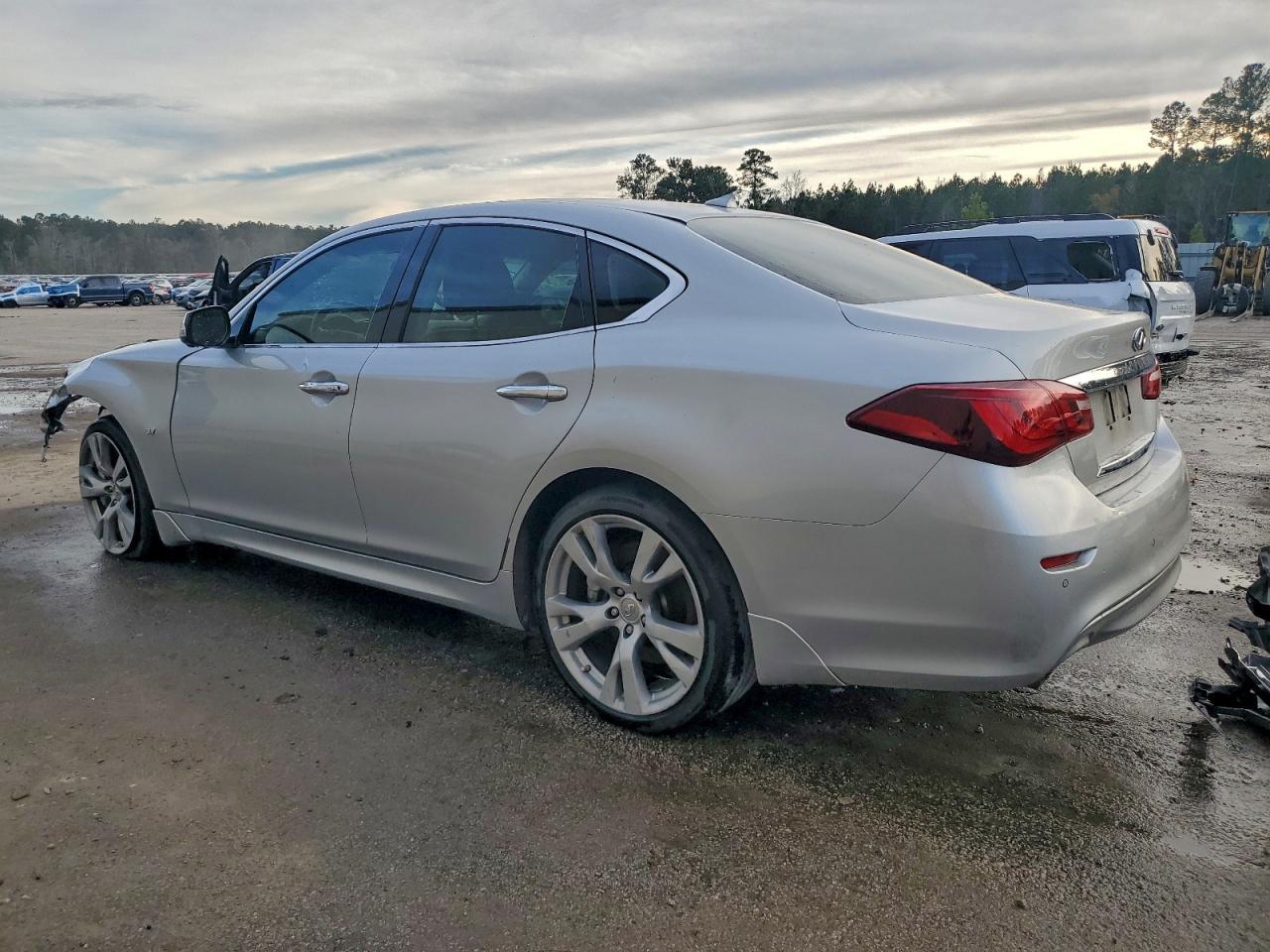 2016 INFINITI Q70
