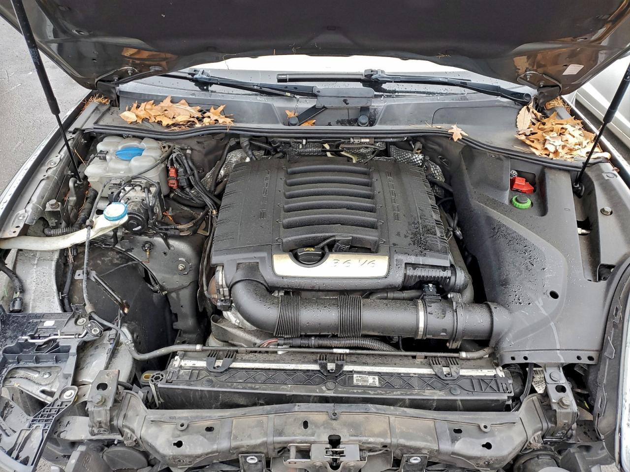 2016 PORSCHE CAYENNE