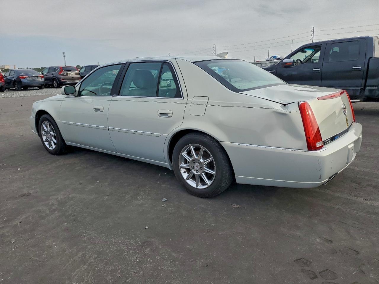 2010 CADILLAC DTS