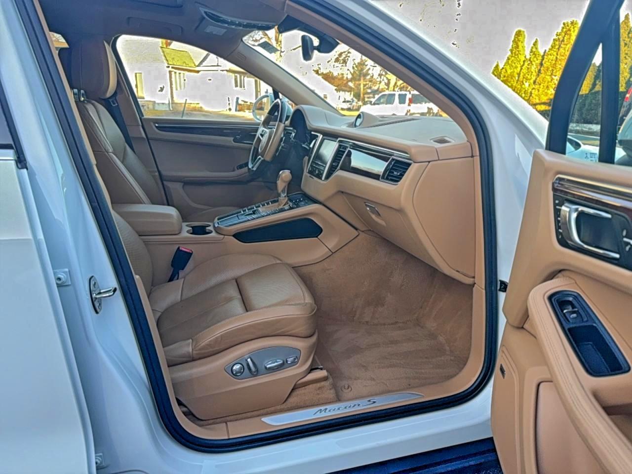 2015 PORSCHE Macan