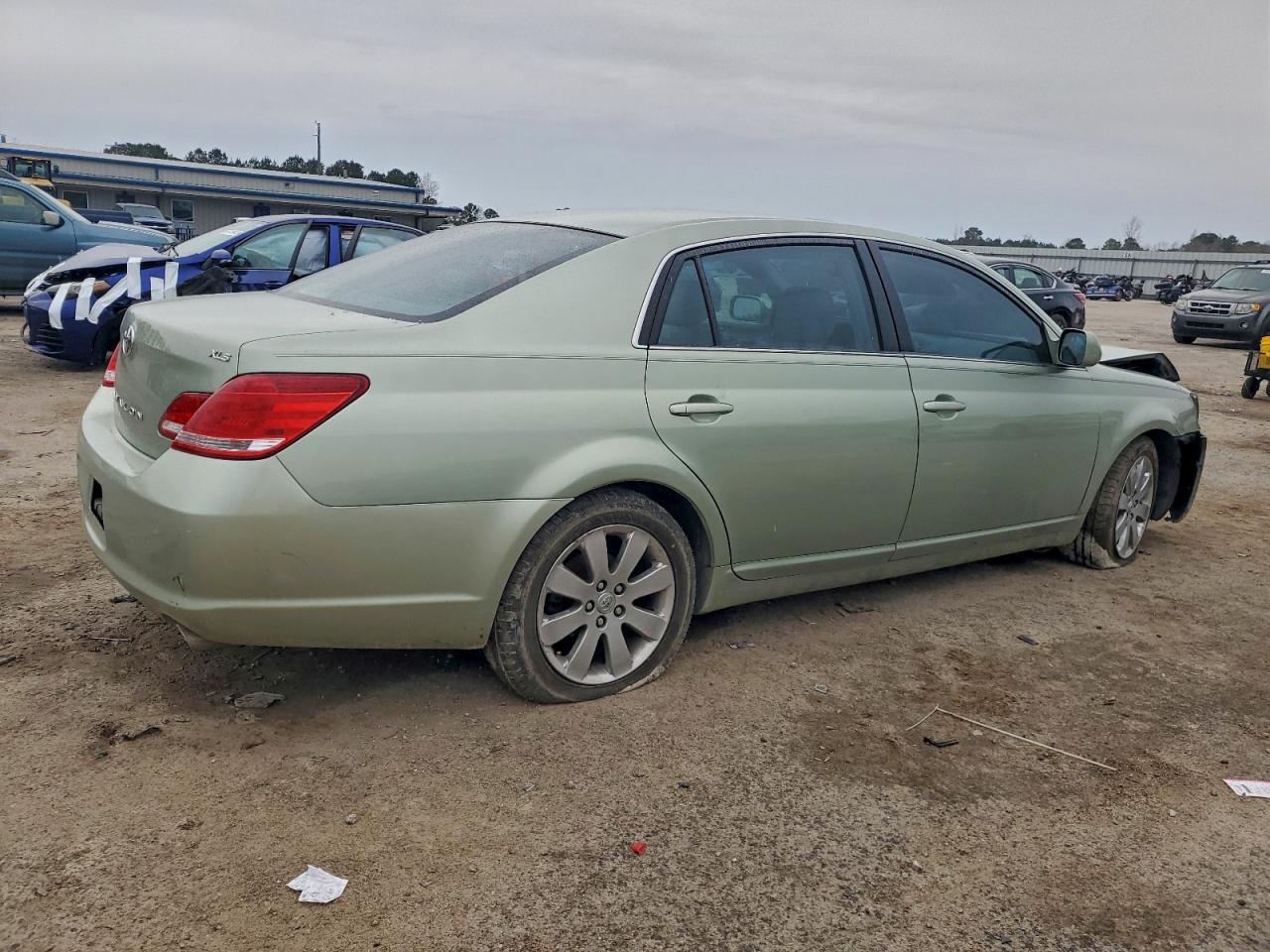 2005 TOYOTA Avalon