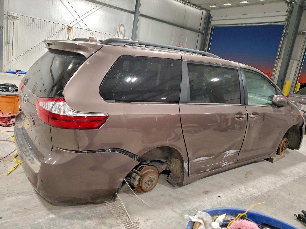 2018 TOYOTA SIENNA