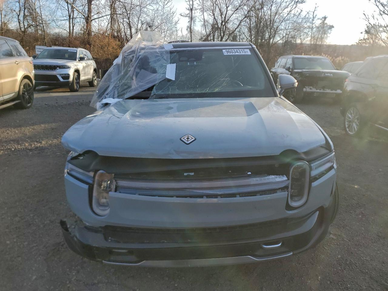 2025 RIVIAN R1s