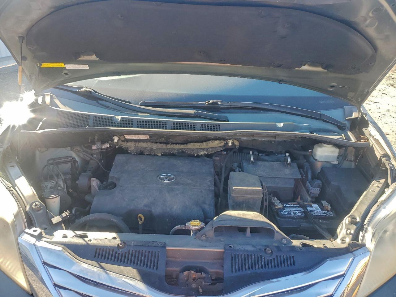 2012 TOYOTA SIENNA