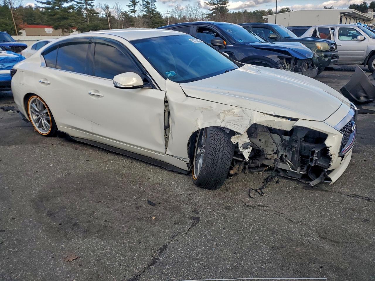 2015 INFINITI Q50