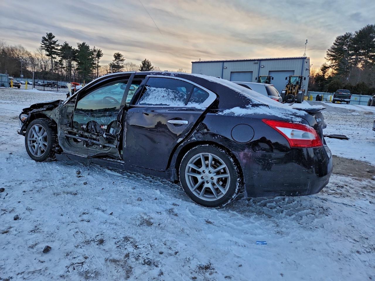 2010 NISSAN Maxima