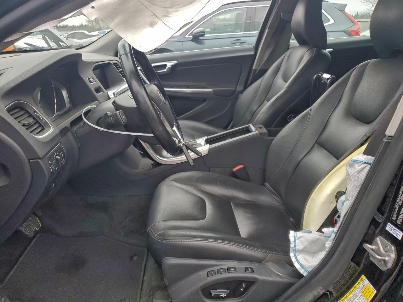 2015 VOLVO V60