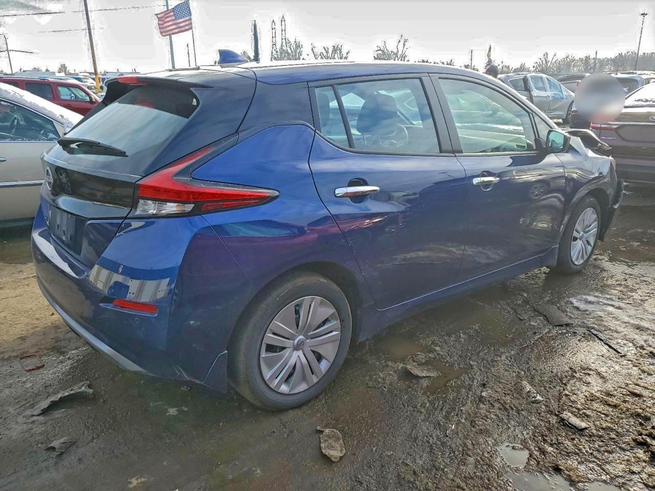 2023 NISSAN LEAF