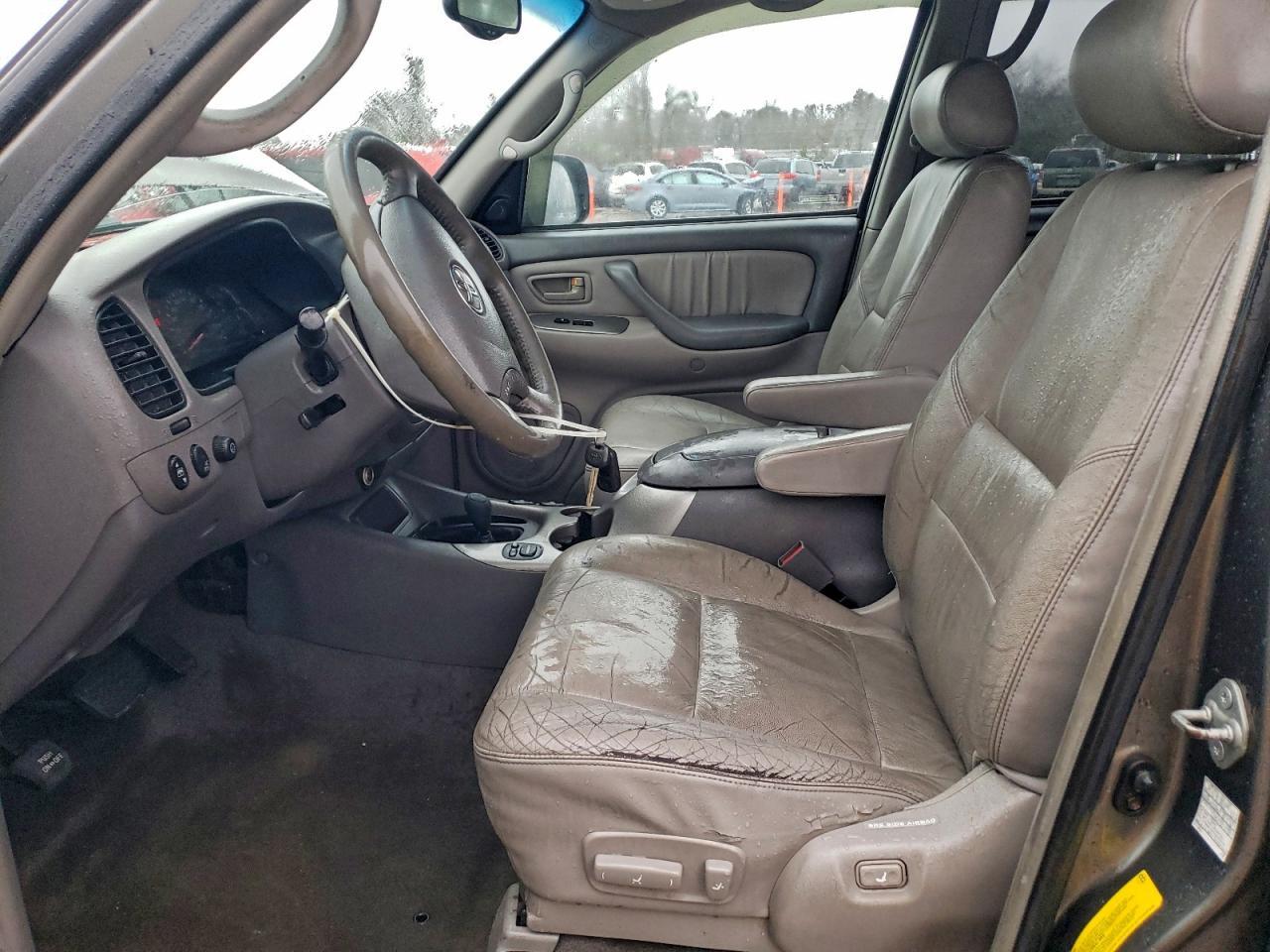 2004 TOYOTA Sequoia