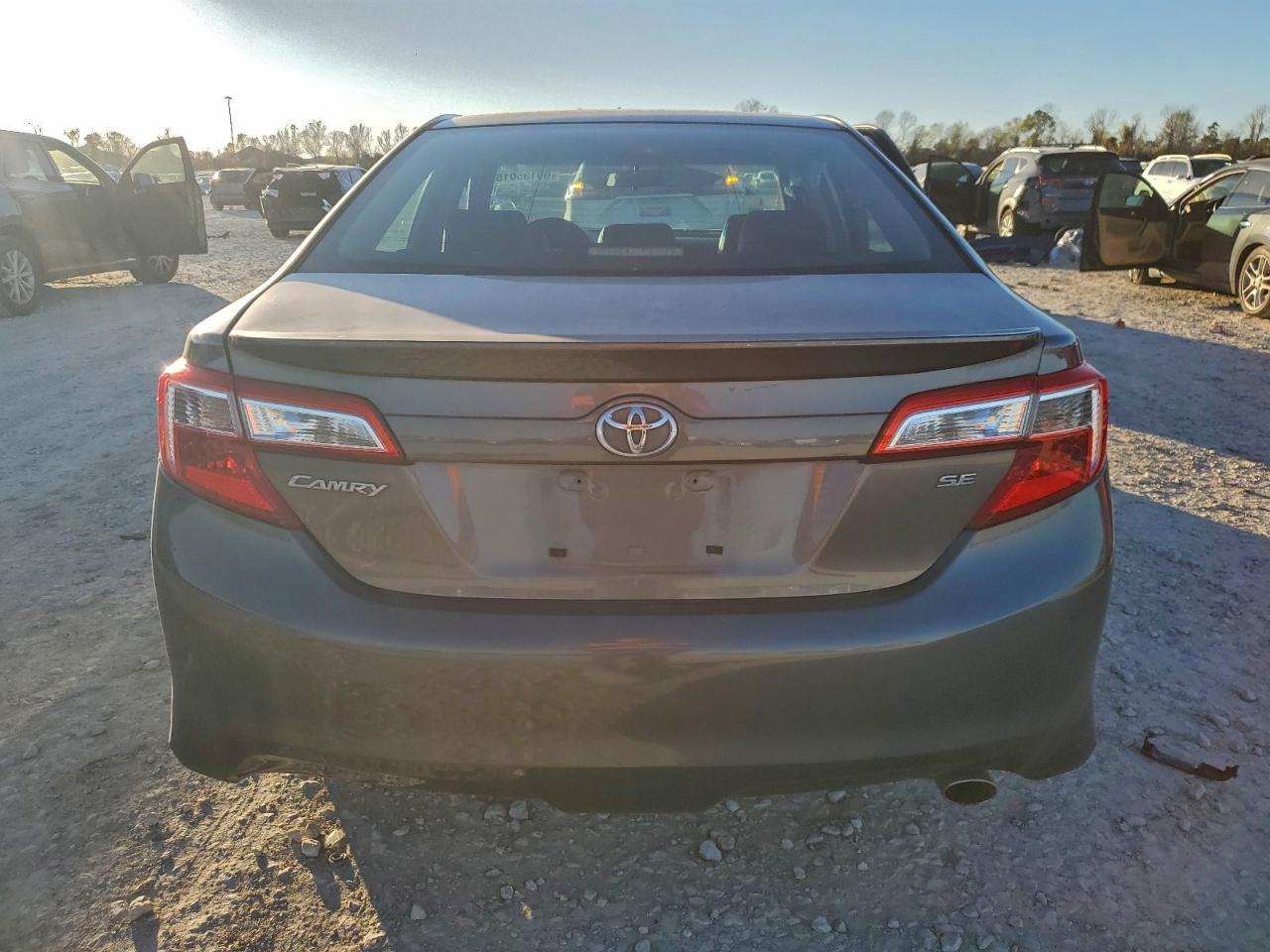 2014 TOYOTA CAMRY
