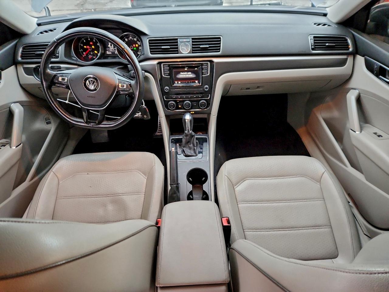 2016 VOLKSWAGEN Passat