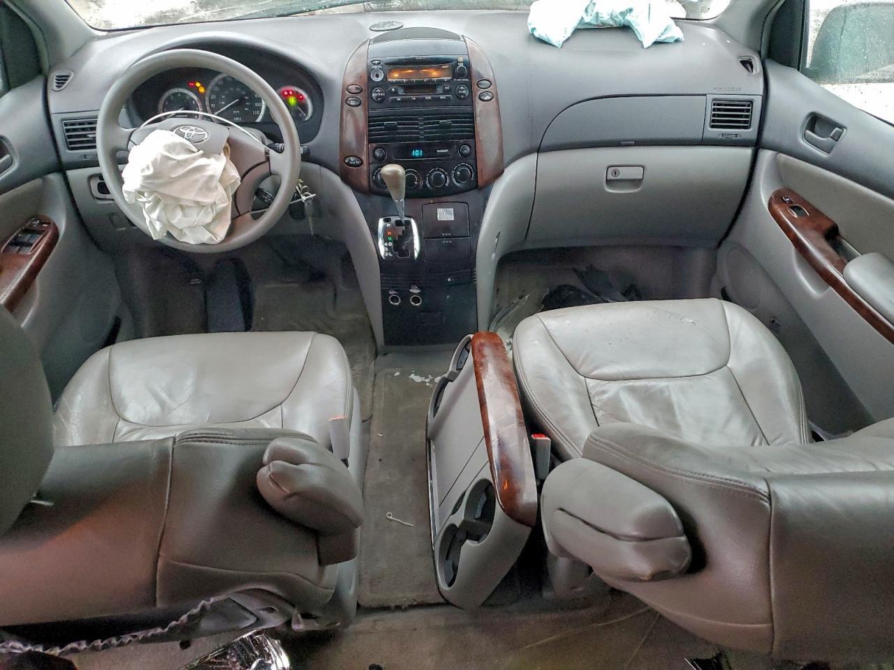 2004 TOYOTA SIENNA
