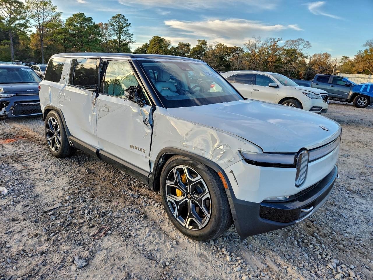 2023 RIVIAN R1s
