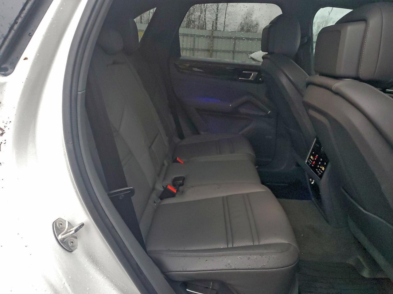 2021 PORSCHE CAYENNE
