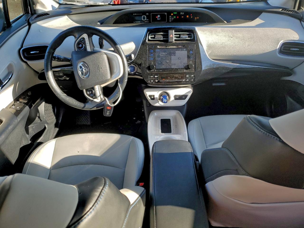 2016 TOYOTA PRIUS