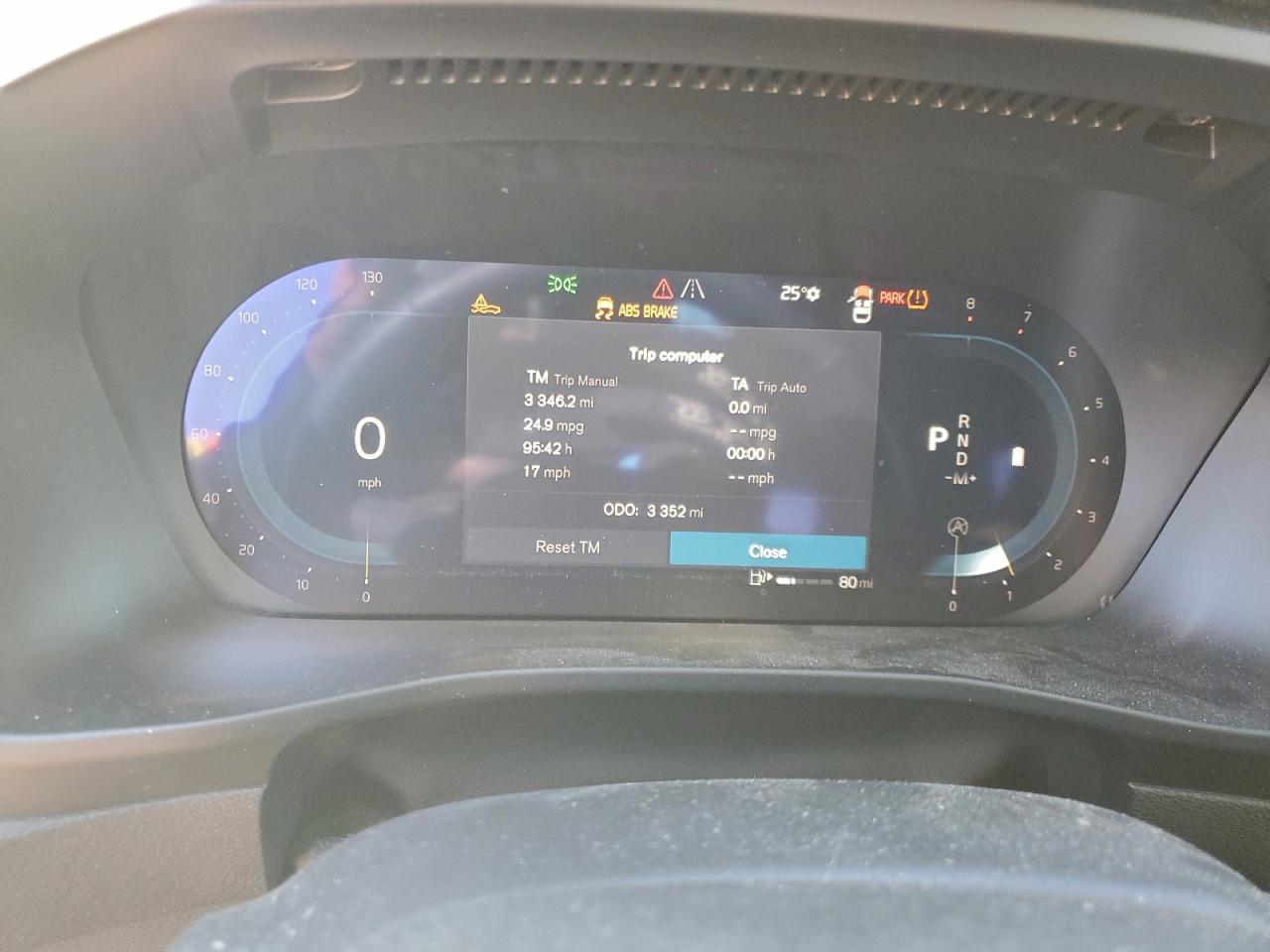 2025 VOLVO XC40