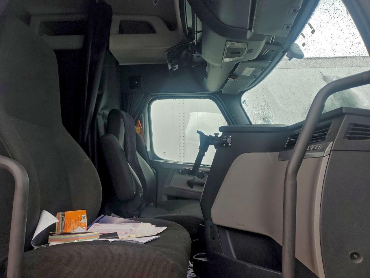2019 FREIGHTLINER CASCADIA 126