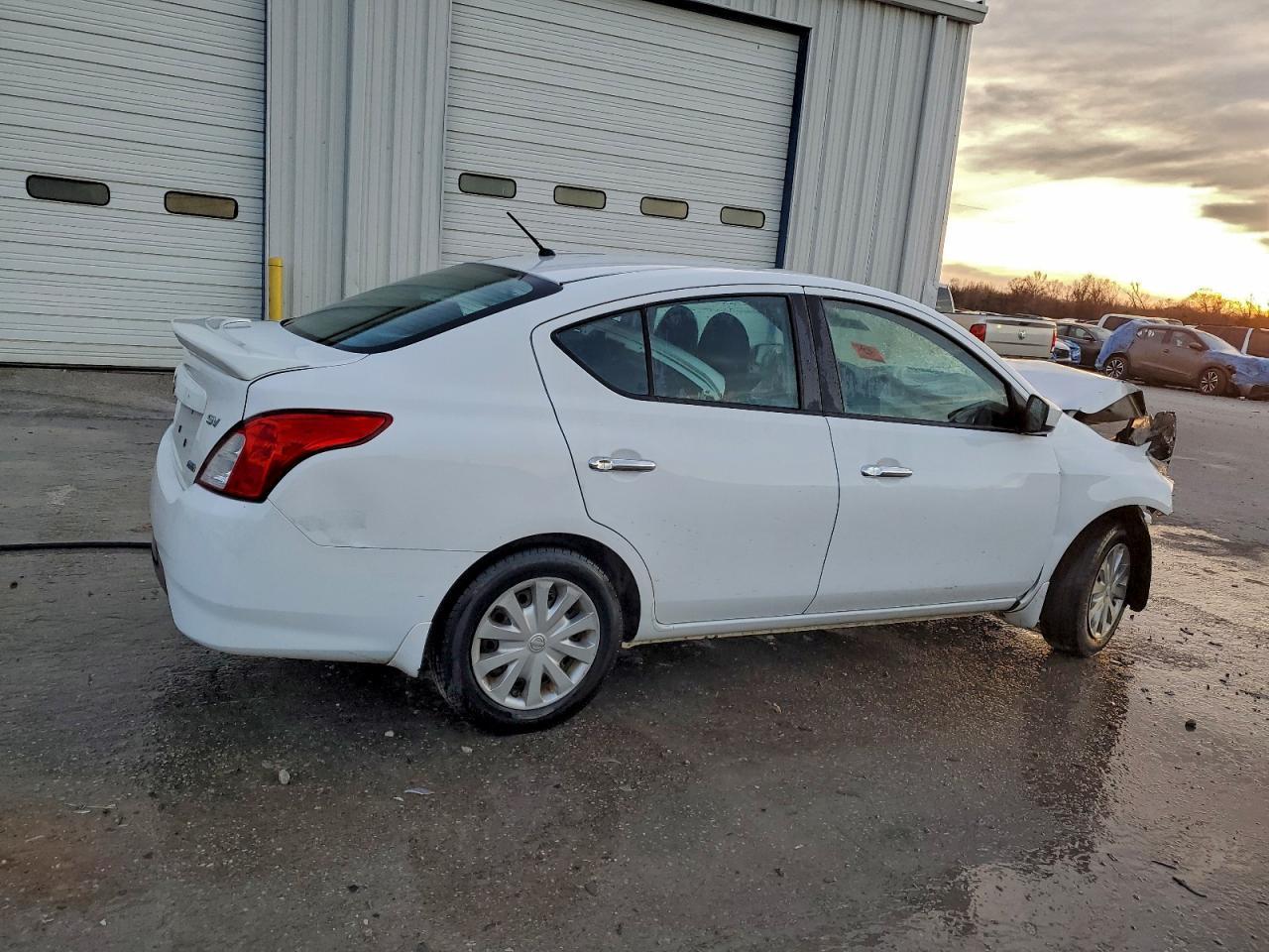 2016 NISSAN VERSA